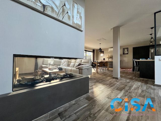 Villa - 211 m² - 8 pièces