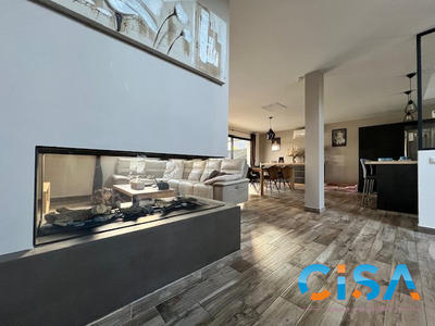 Villa - 211 m² - 8 pièces