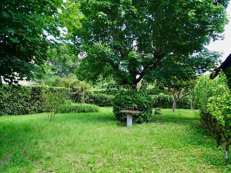 Maison - 400 m² - 6 pièces