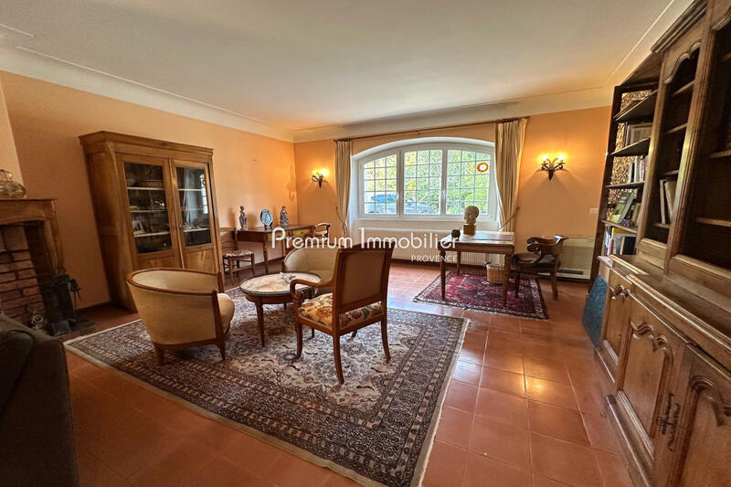 Maison - 284 m² - 8 pièces