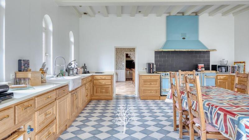 Propriété - 390 m² - 7 pièces