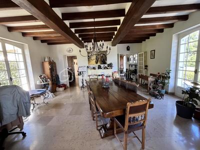 Propriété - 258 m² - 9 pièces