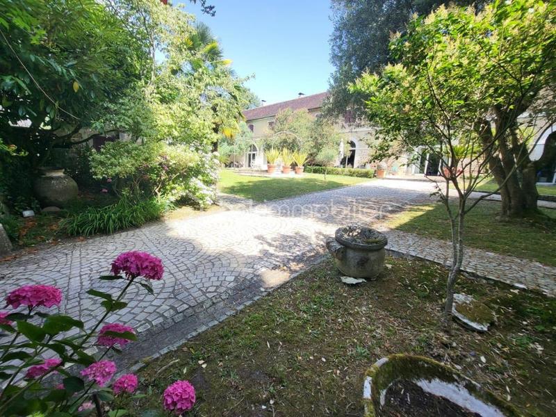 Maison - 400 m² - 10 pièces