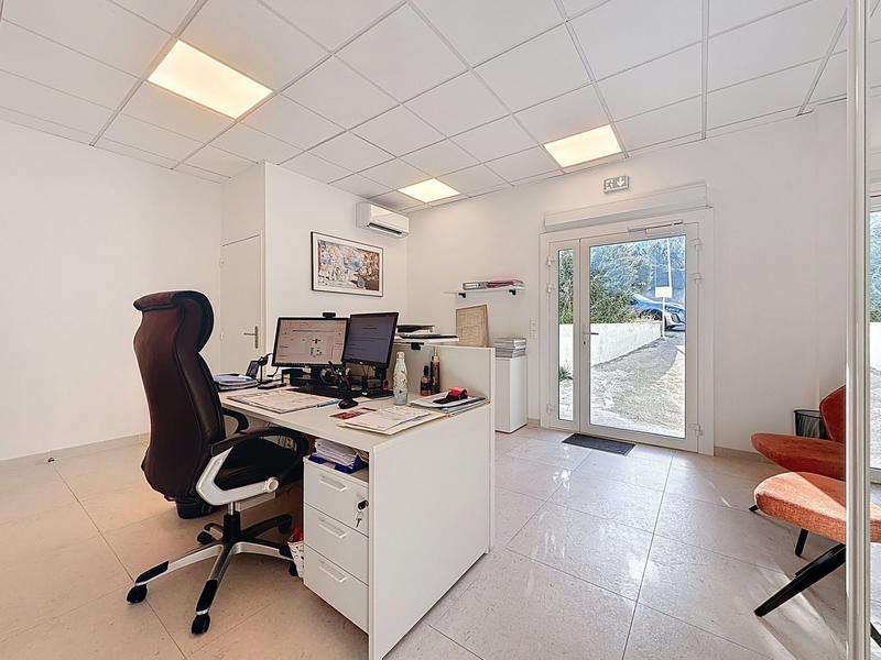 Local d'activités - 99 m² - 3 pièces