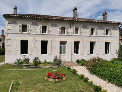 Maison - 200 m² - 7 pièces