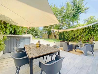 Maison - 210 m² - 6 pièces