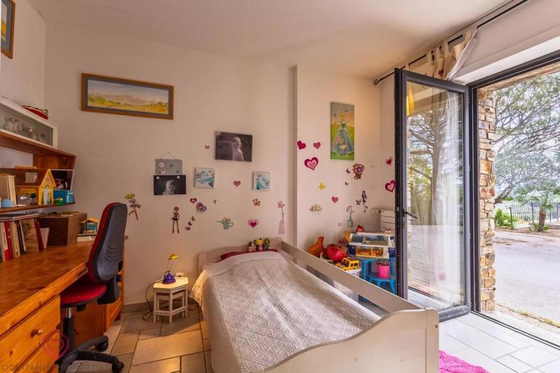 Propriété - 318 m² - 7 pièces