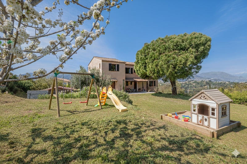 Maison - 181 m² - 8 pièces