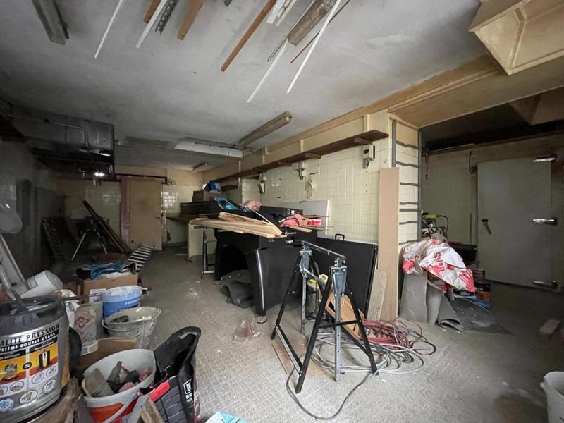 Local commercial - 200 m² - 5 pièces