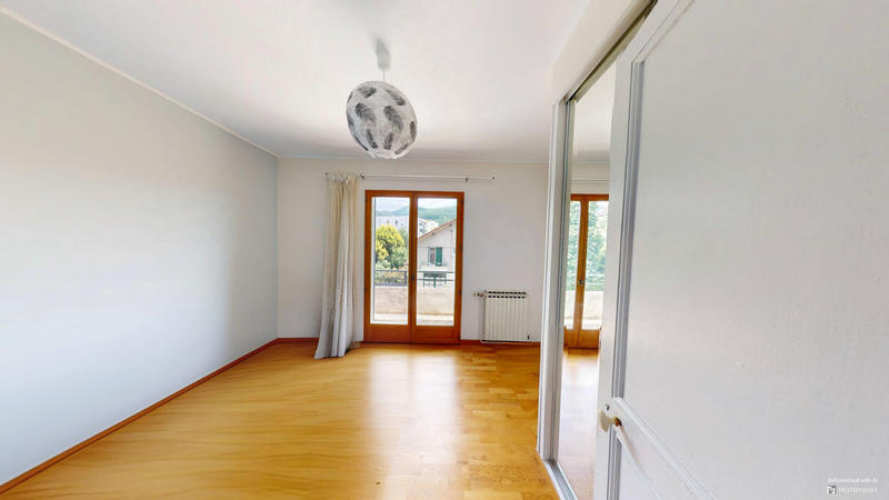 Maison - 216 m² - 8 pièces