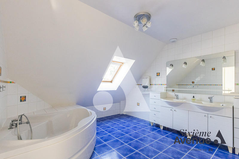 Maison - 195 m² - 6 pièces