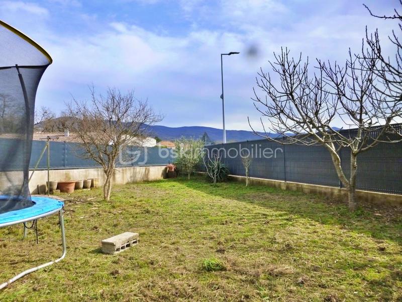 Maison traditionnelle - 90 m² - 4 pièces