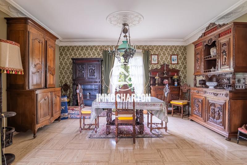 Maison - 212 m² - 8 pièces