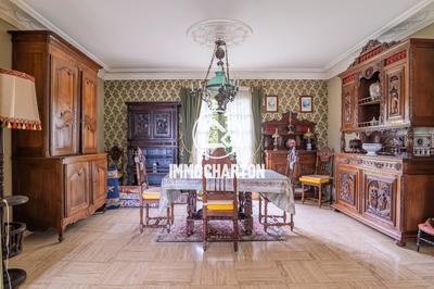 Maison - 212 m² - 8 pièces