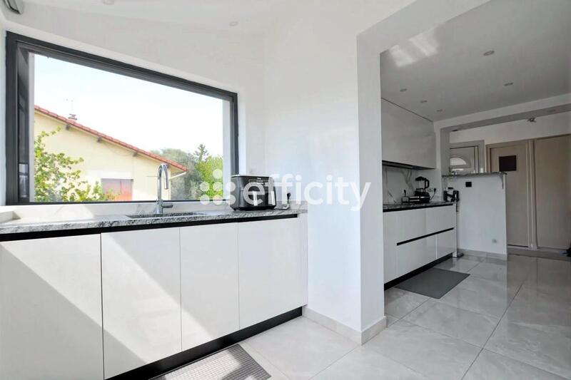 Maison - 240 m² - 8 pièces