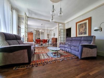 Demeure - 270 m² - 9 pièces