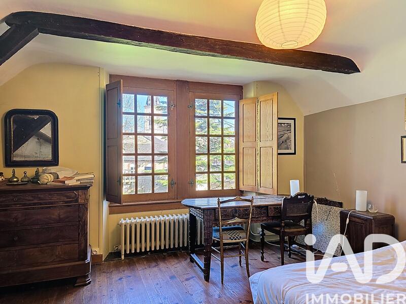 Maison - 380 m² - 25 pièces