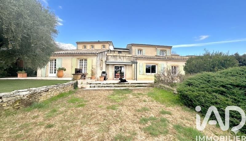 Maison - 1 980 m² - 8 pièces