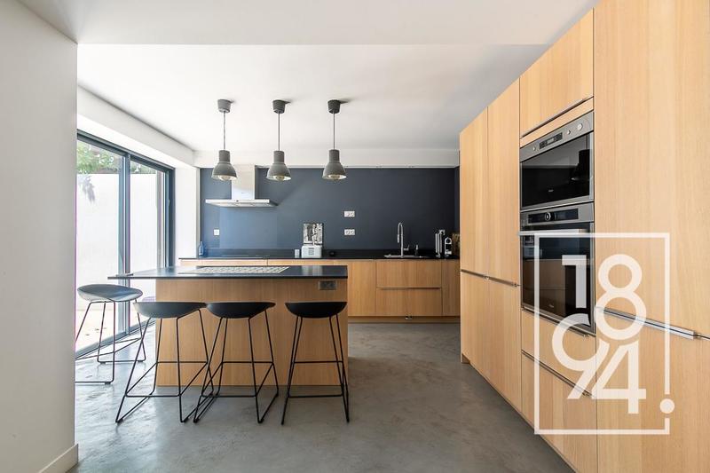 Maison - 171 m² - 6 pièces