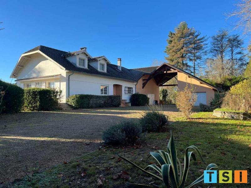 Maison - 365 m² - 7 pièces