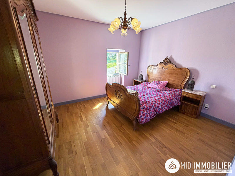 Maison - 239 m² - 7 pièces