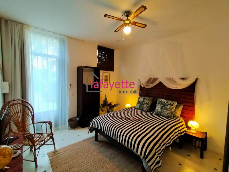 Maison - 400 m² - 16 pièces