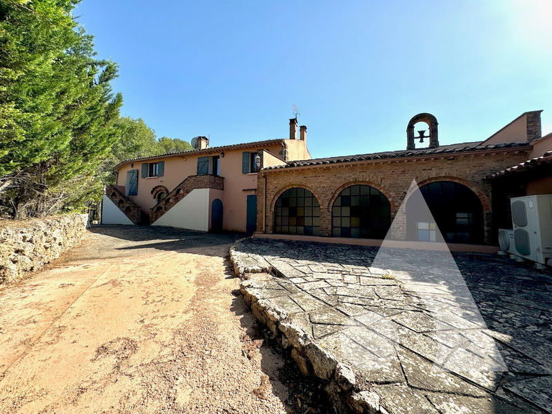 Maison - 470 m² - 17 pièces