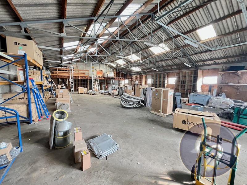 Local d'activités - 328 m² - 1 pièce
