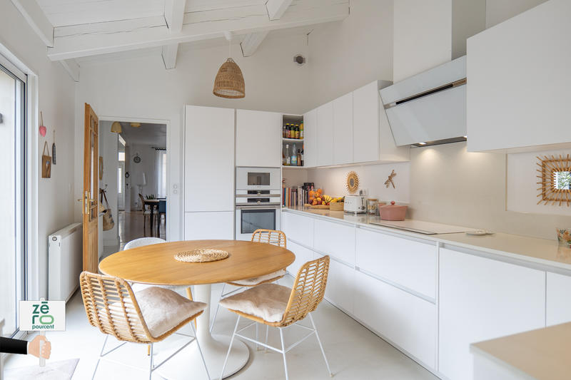 Maison - 205 m² - 9 pièces