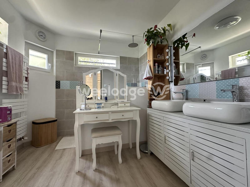 Maison - 227 m² - 7 pièces