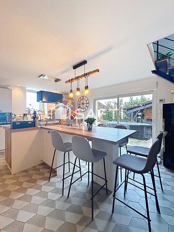 Maison - 331 m² - 8 pièces