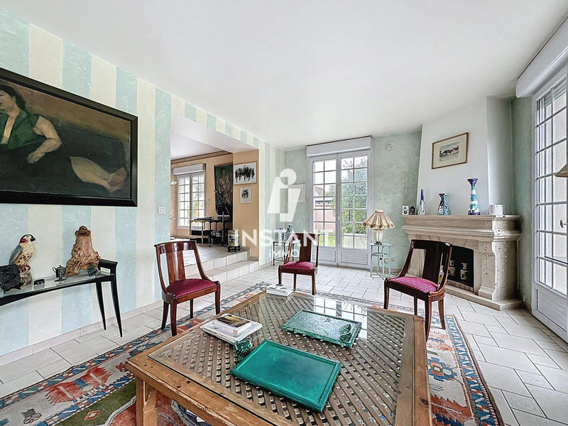 Maison - 240 m² - 10 pièces