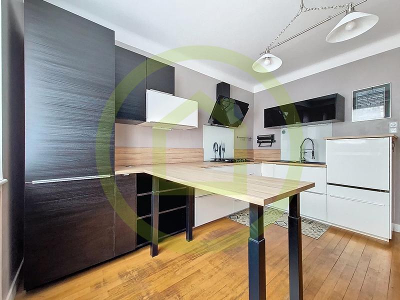 Maison - 211 m² - 8 pièces