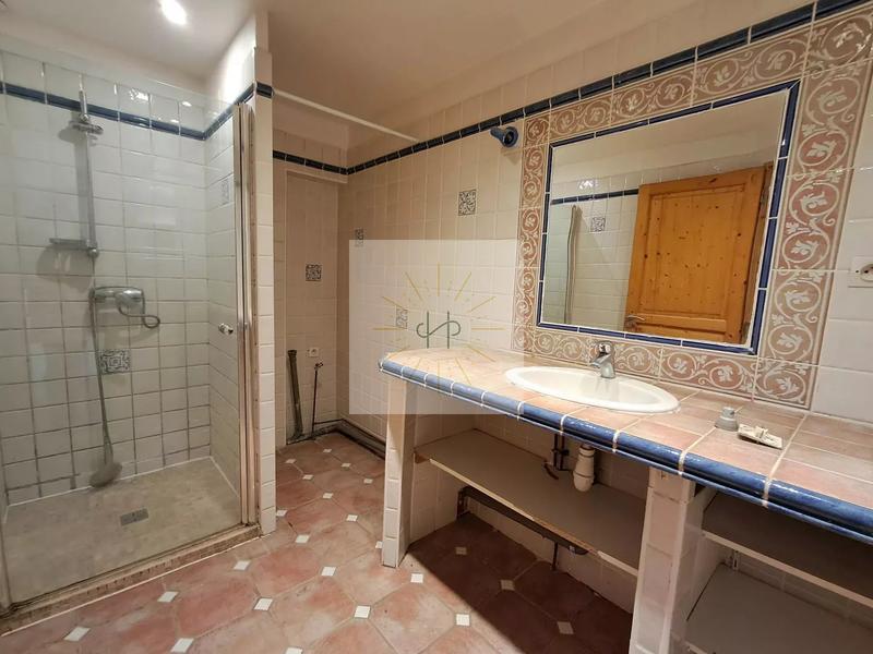 Appartement - 96 m² - 8 pièces