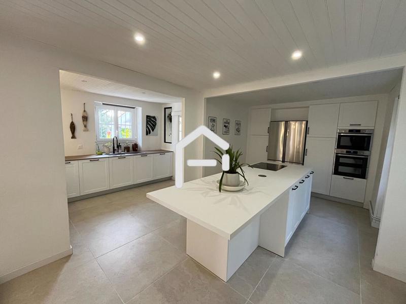 Demeure - 250 m² - 9 pièces