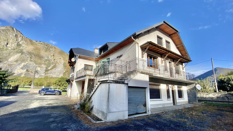 Maison - 265 m² - 11 pièces