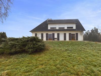 Maison - 245 m² - 9 pièces