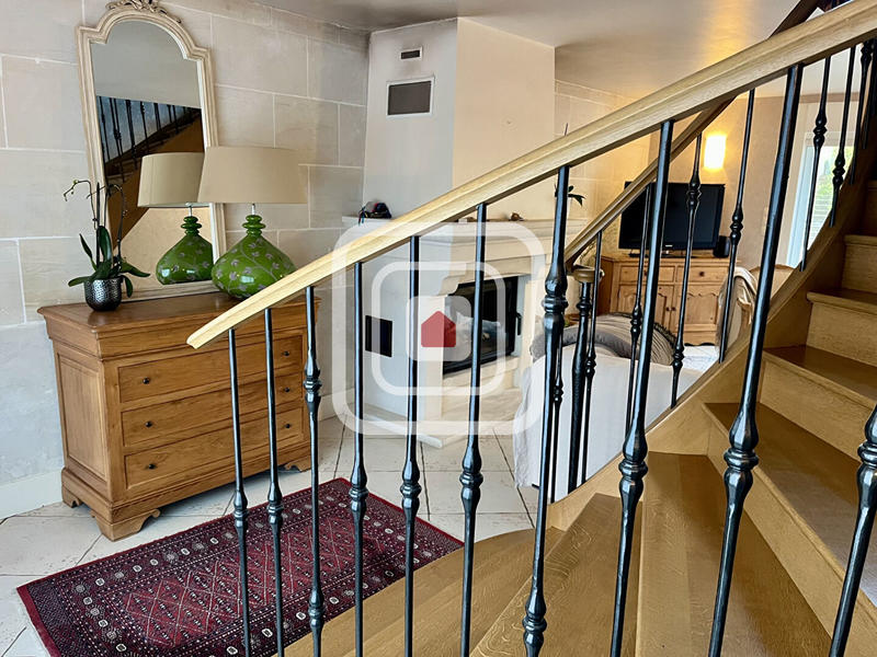 Maison - 222 m² - 8 pièces