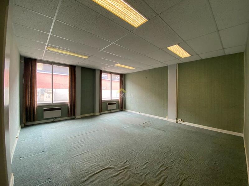 Bureau - 242 m²