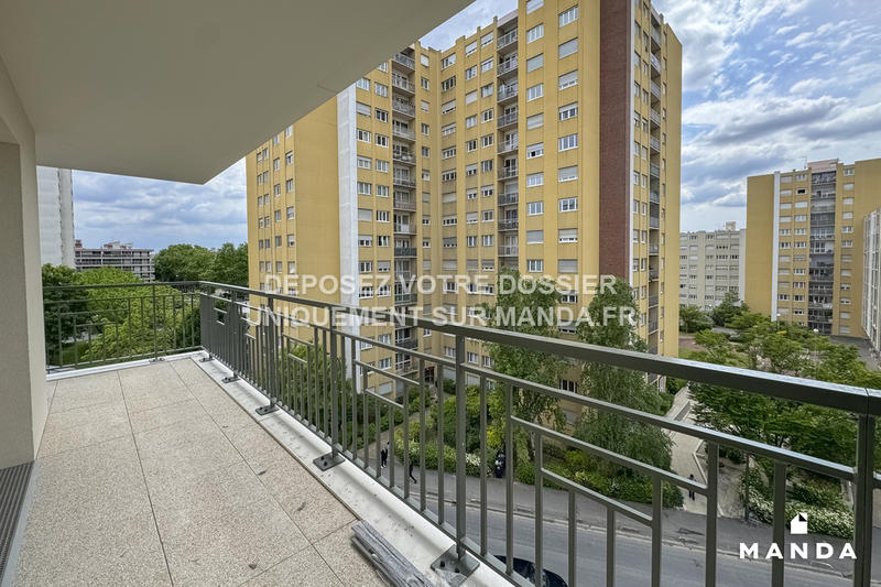 Chambre - 9 m² - 4 pièces