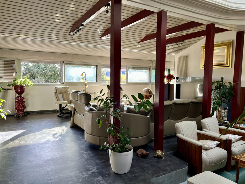 Duplex - 241 m² - 7 pièces