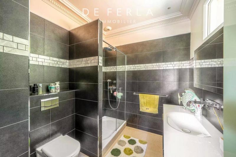 Maison - 520 m² - 10 pièces