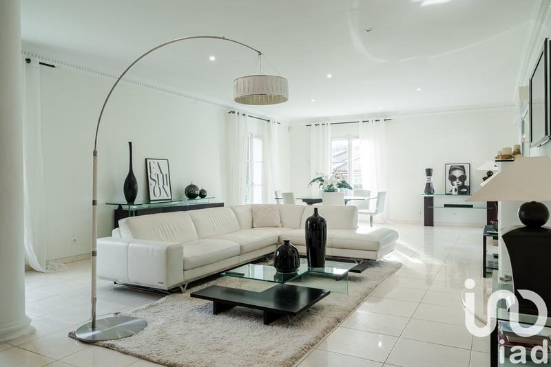 Maison - 252 m² - 8 pièces