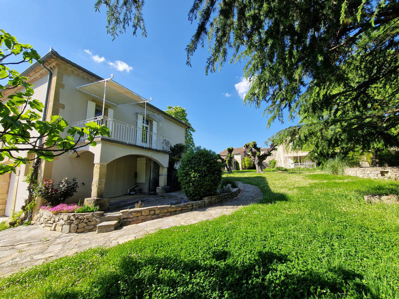 Maison - 495 m² - 23 pièces