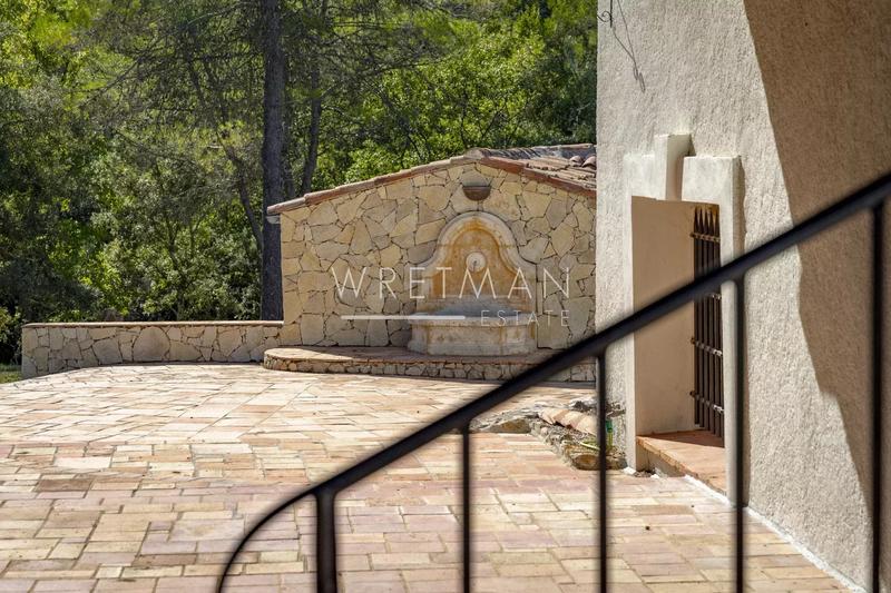 Propriété - 340 m² - 9 pièces