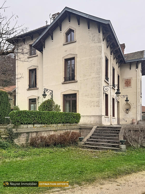 Propriété - 360 m² - 12 pièces