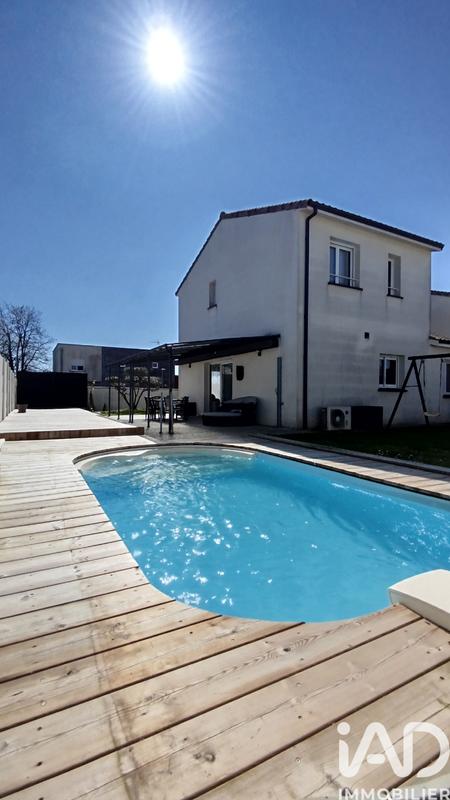 Maison - 99 m² - 5 pièces