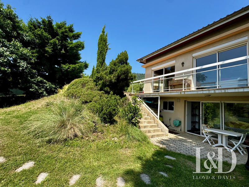 Maison - 313 m² - 9 pièces