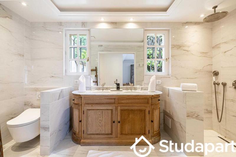 Appartement - 260 m² - 6 pièces