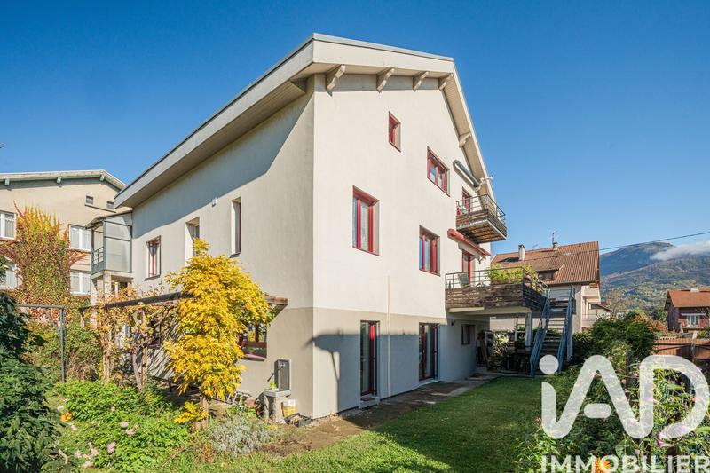 Maison - 254 m² - 10 pièces